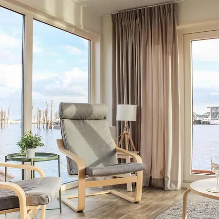 Cozy Ship In Aalsmeer With Wifi 4*