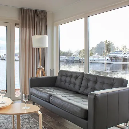 Cozy Ship In Aalsmeer With Wifi 4* 阿斯米尔