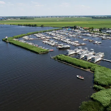 Cozy Ship In Aalsmeer With Wifi Botel