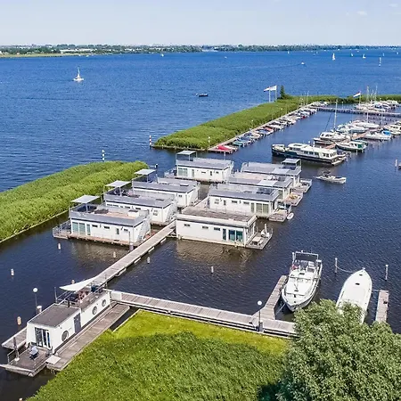 Cozy Ship In With Wifi Botel 4*