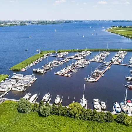 Cozy Ship In With Wifi Aalsmeer