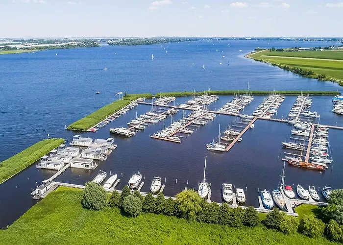 Cozy Ship In With Wifi Aalsmeer