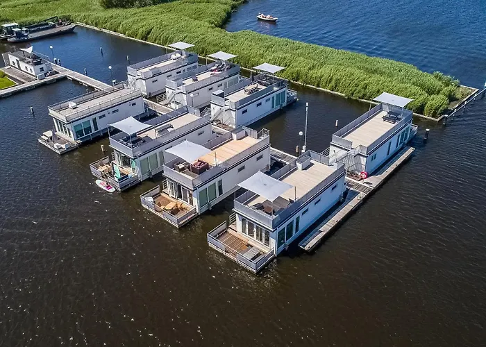 Cozy Ship In With Wifi Aalsmeer